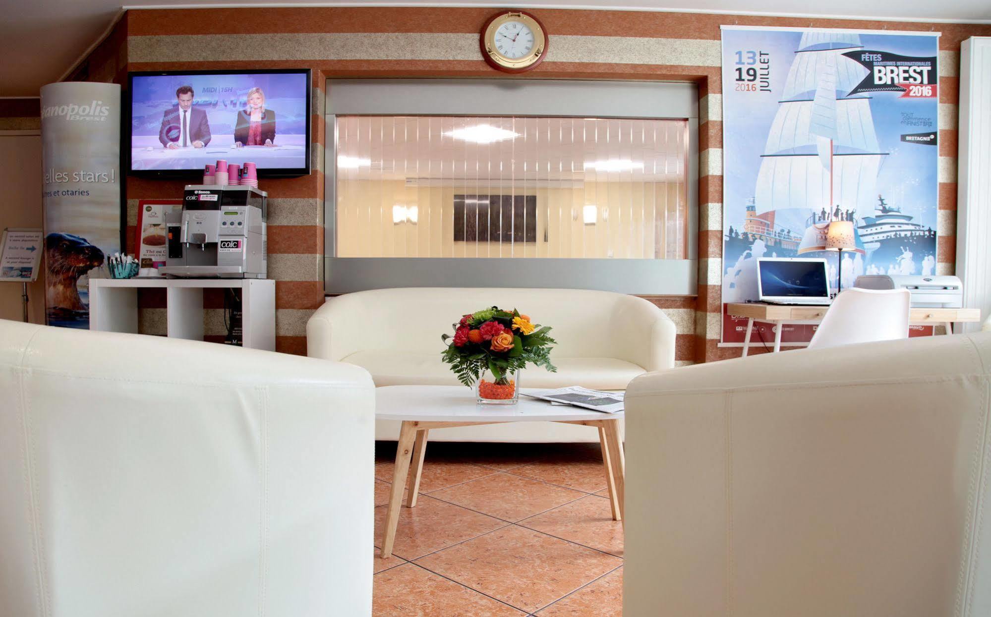 Logis Center Hotel