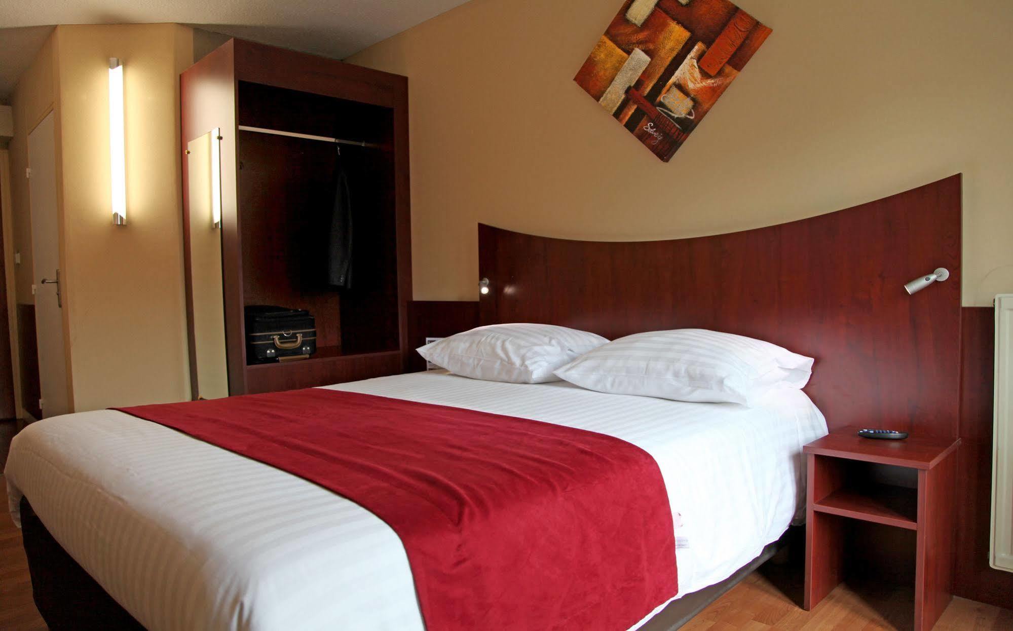 Logis Center Hotel